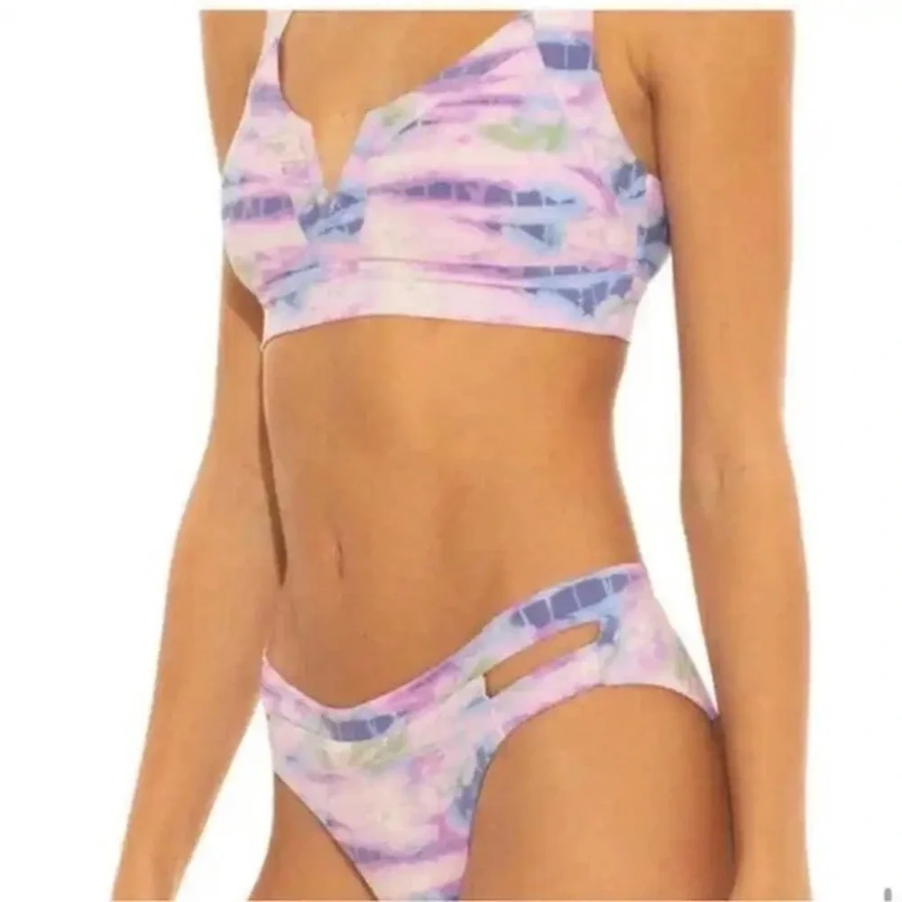 Isabella Rose Under One Sky V Wire Top And Maui Bottom Size Medium‎